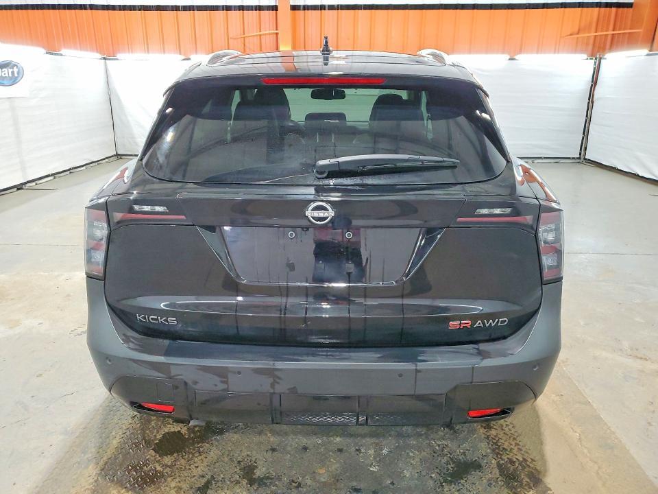 2025 Nissan Kicks sr