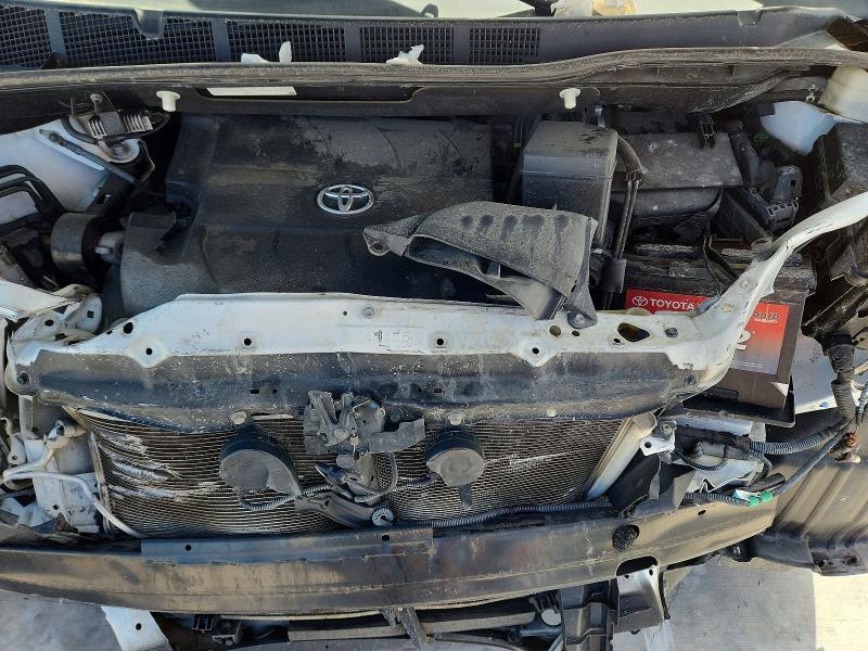 2011 Toyota Sienna le 8-passenger