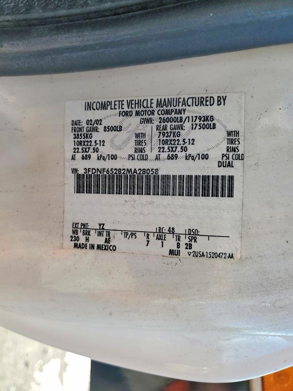 2002 Ford F650 Super Duty Flatbed Truck