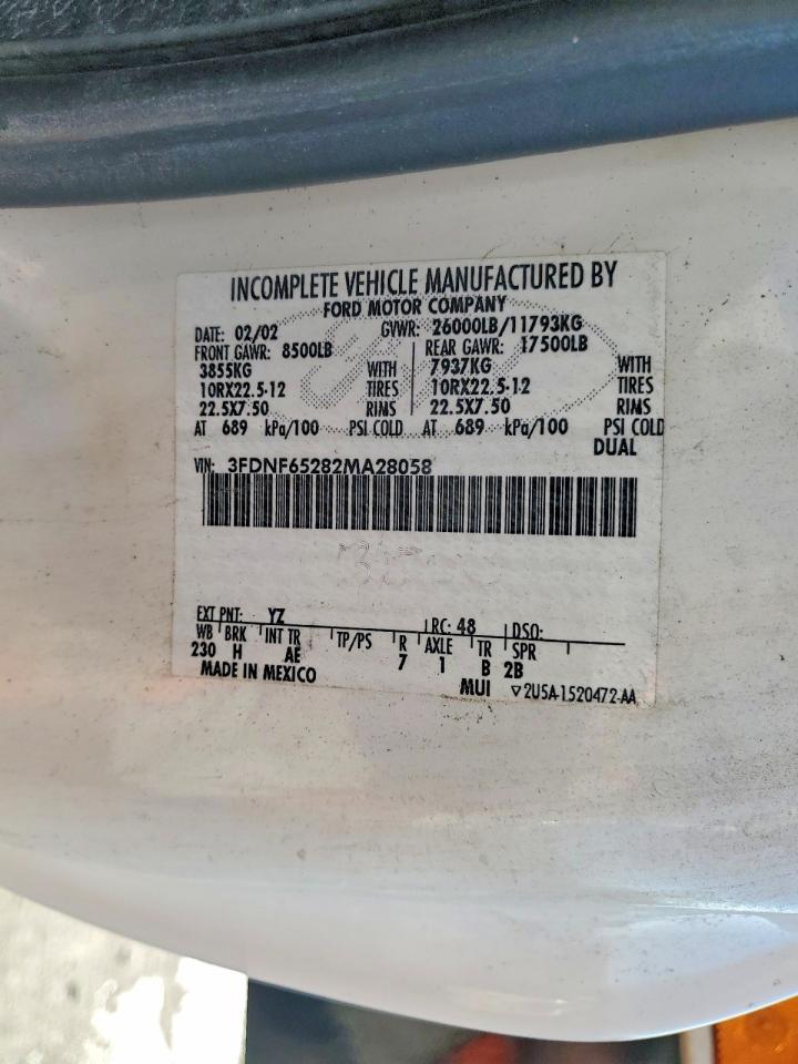 2002 Ford F650 Super Duty Flatbed Truck