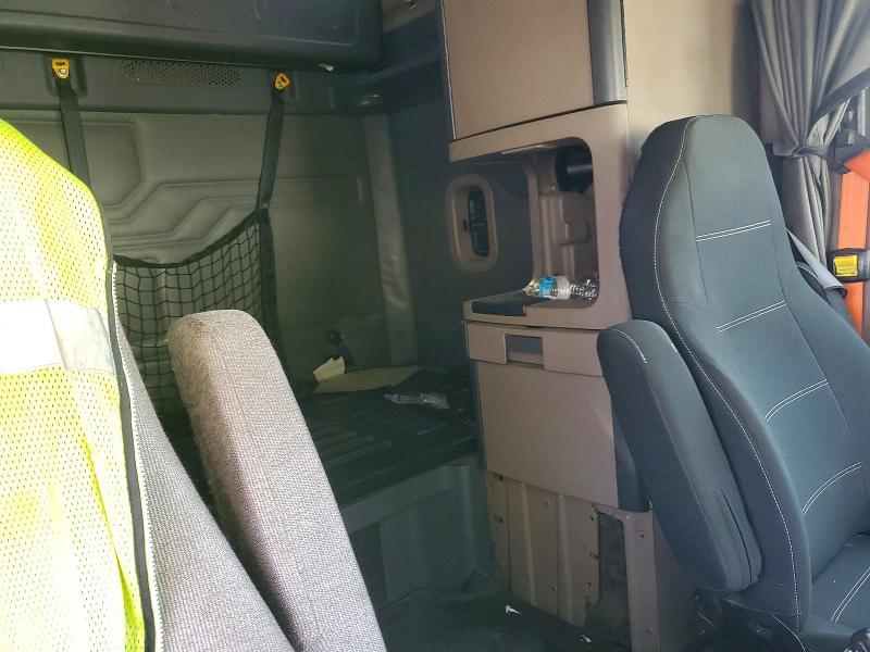 2013 Freigliner 2013 Freightliner Cascadia 125 Semi Truck