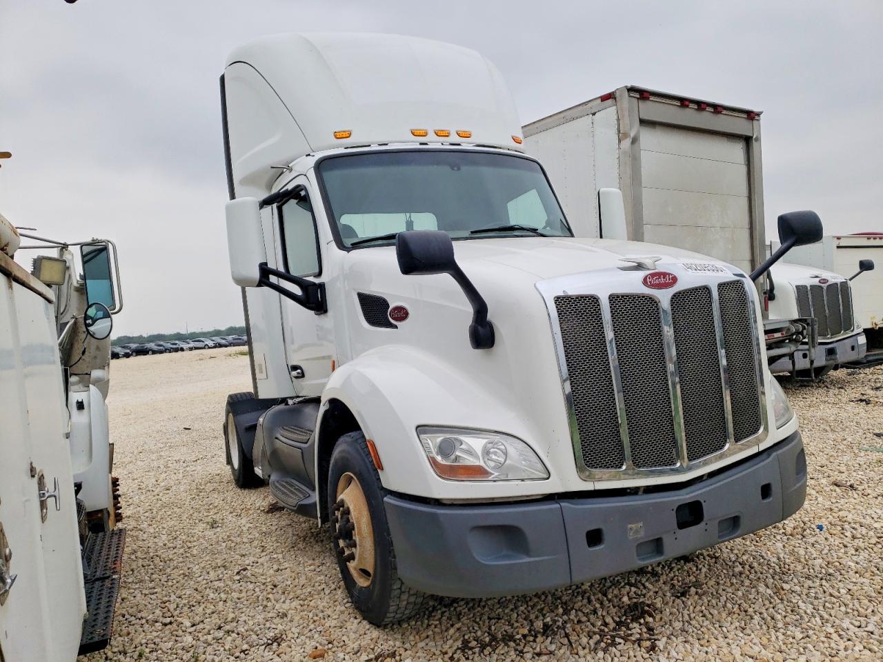 2018 Peterbilt 579 Semi Truck