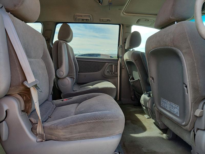 2004 Toyota Sienna xle 7 Passenger
