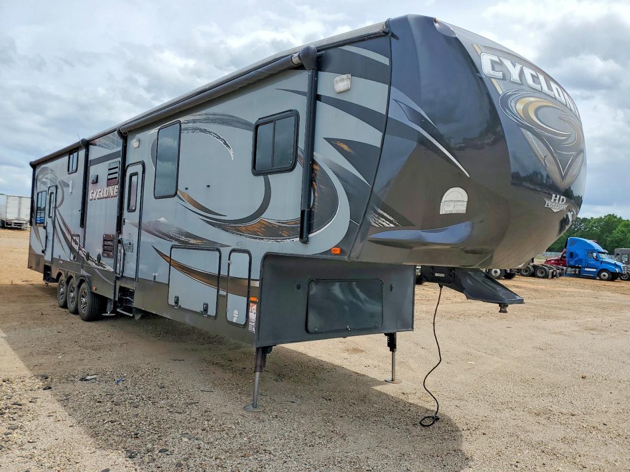 2014 Heartland Cyclone Camper