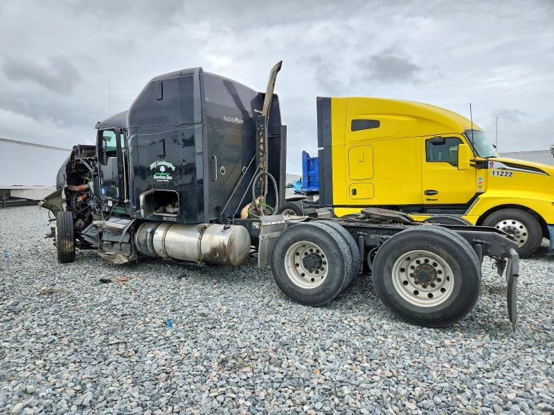 2011 Kenworth T660 Semi Truck