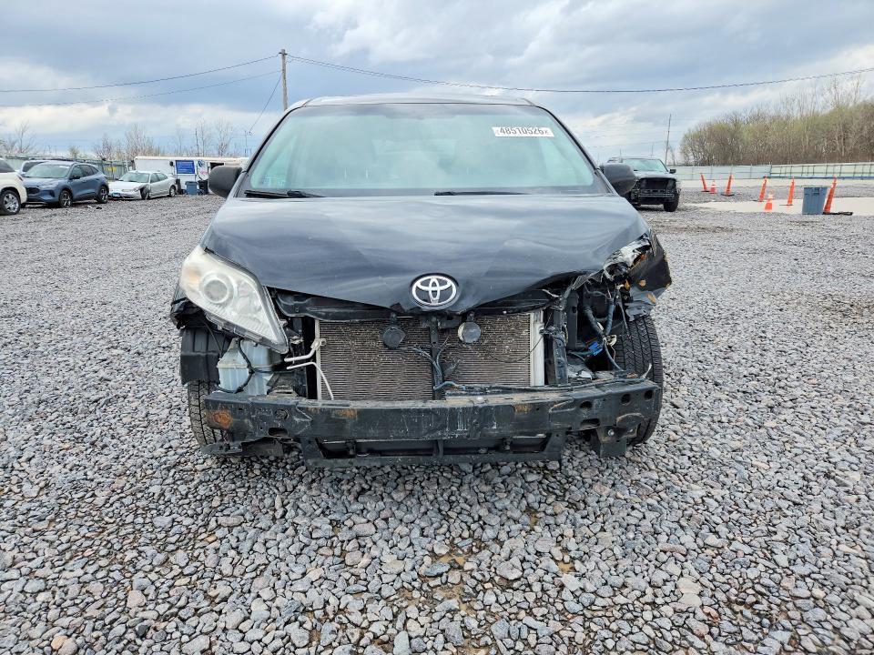 2015 Toyota Sienna xle 8-passenger