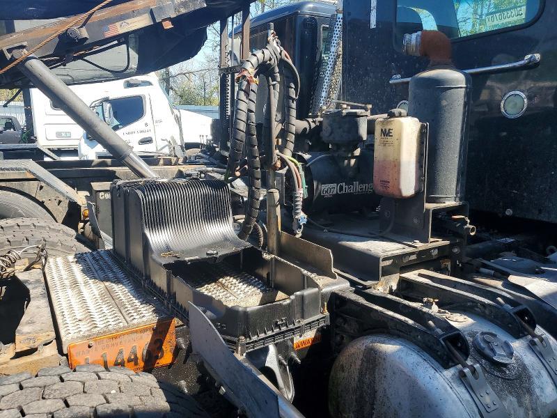 2017 Peterbilt 579 Semi Truck