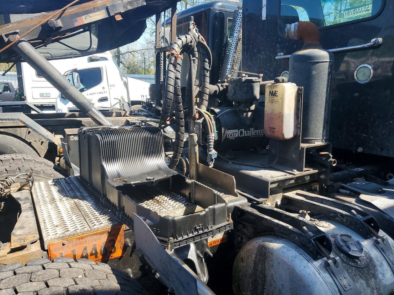 2017 Peterbilt 579 Semi Truck