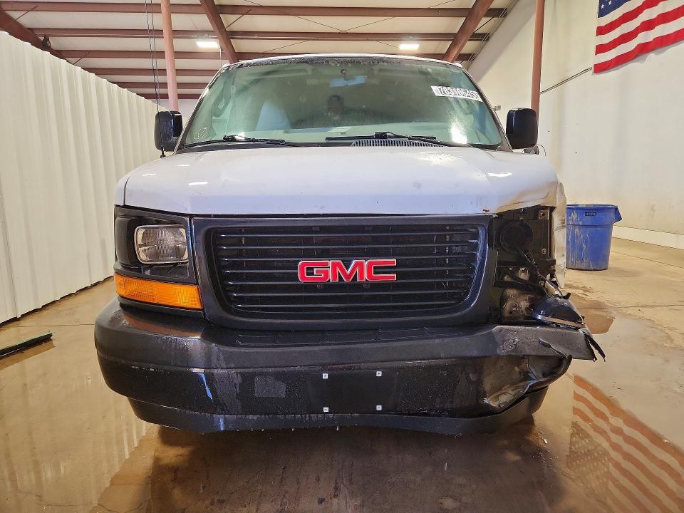 2017 GMC Savana 2500 Cargo Utility / Service van