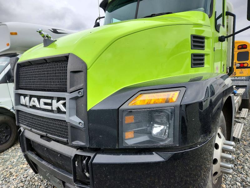 2025 Mack Anthem Semi Truck
