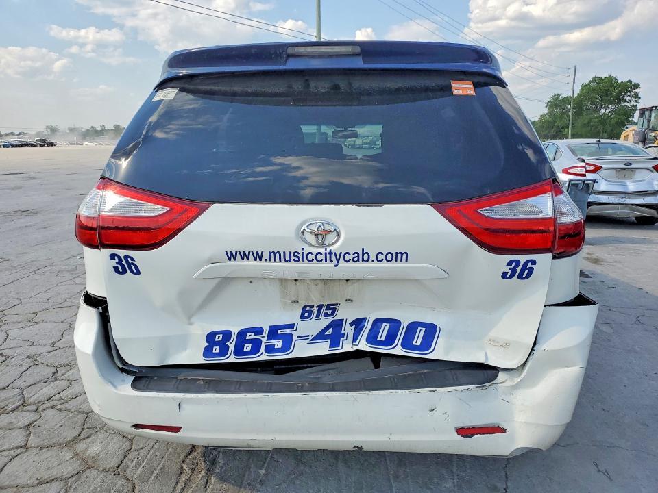 2015 Toyota Sienna xle 8-passenger