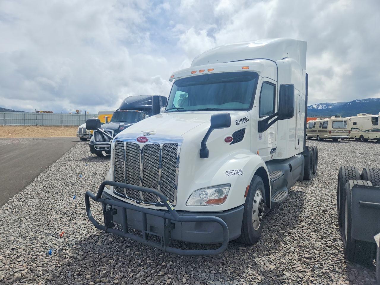 2019 Peterbilt 579 Semi Truck