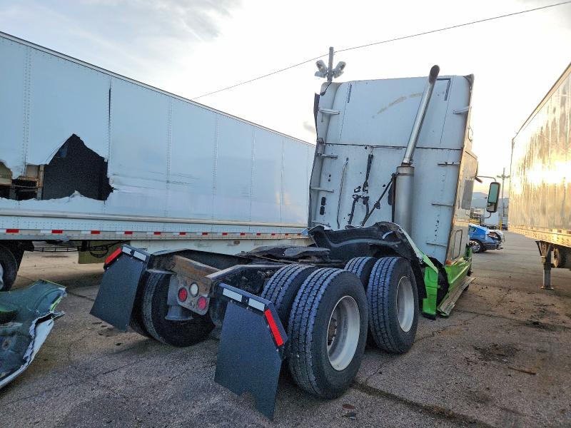 2014 Freightliner Columbia Semi Truck