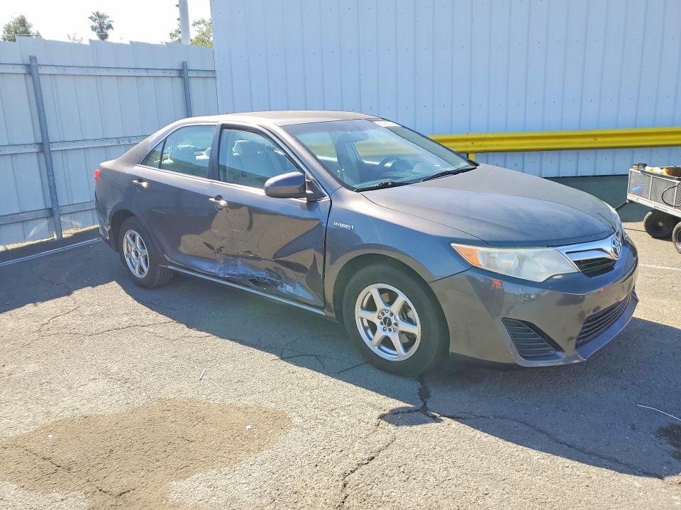 2014 Toyota Camry Hybrid le