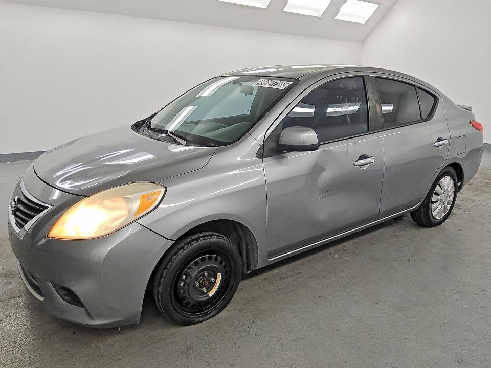 2013 Nissan Versa 1.6 s