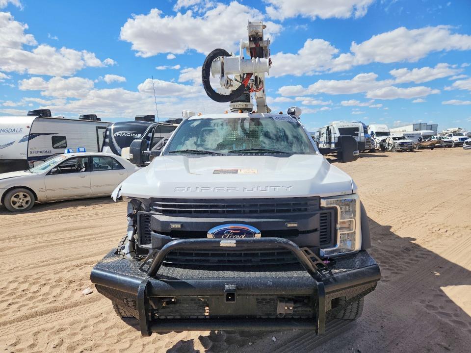 2018 Ford F550 Super Duty Bucket Truck