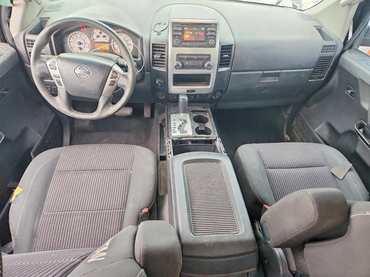 2013 Nissan Titan SV