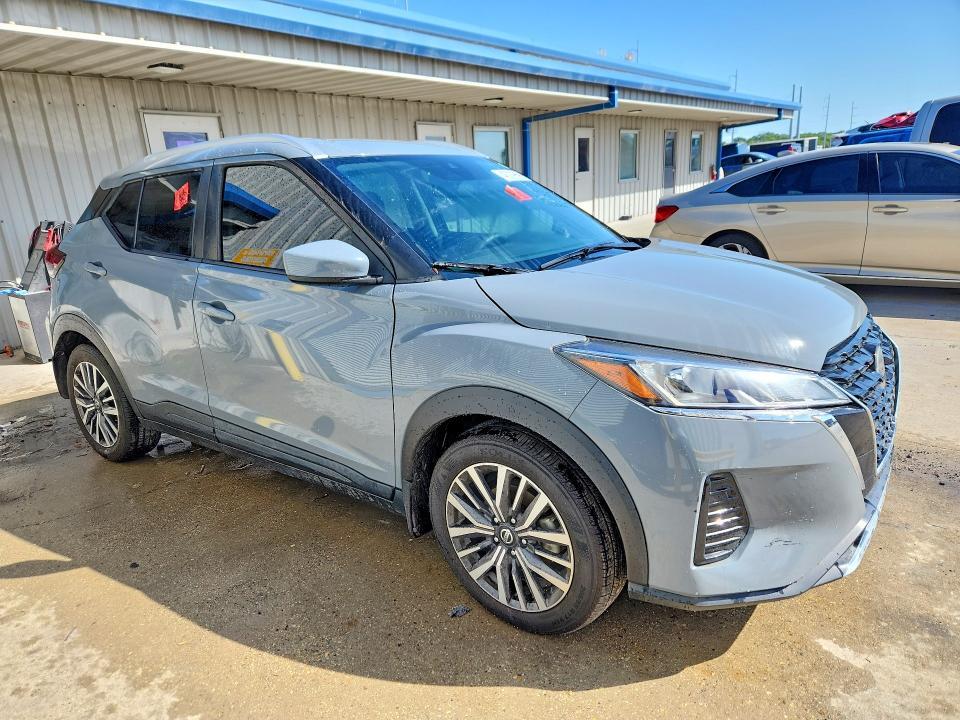 2021 Nissan Kicks sv
