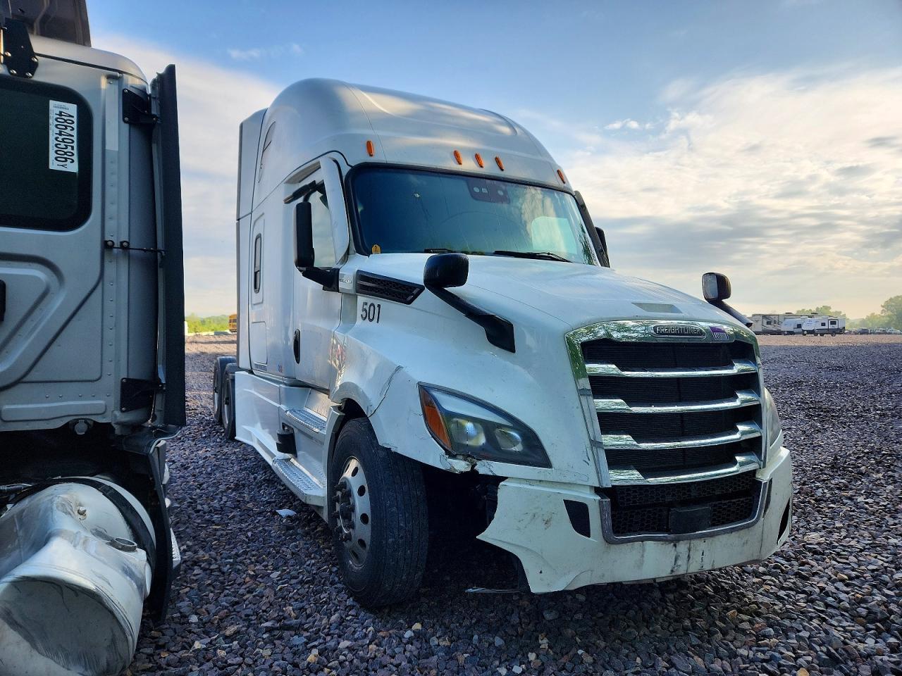 2022 Freigliner Cascadia 126