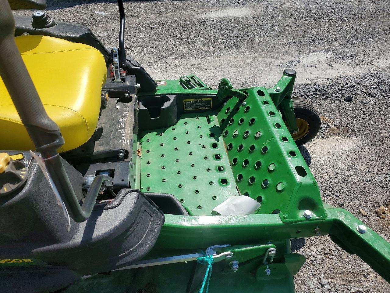 2017 John Deere Z950R Lawn Mover