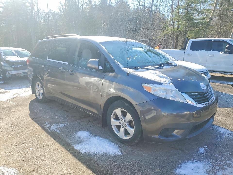 2012 Toyota Sienna le