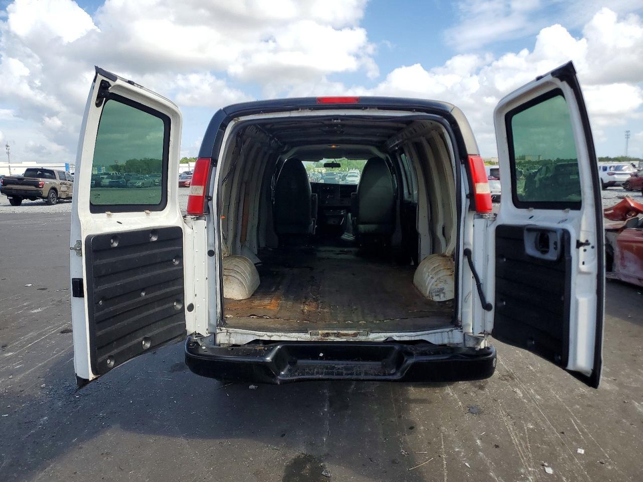 2015 Chev Express G2500