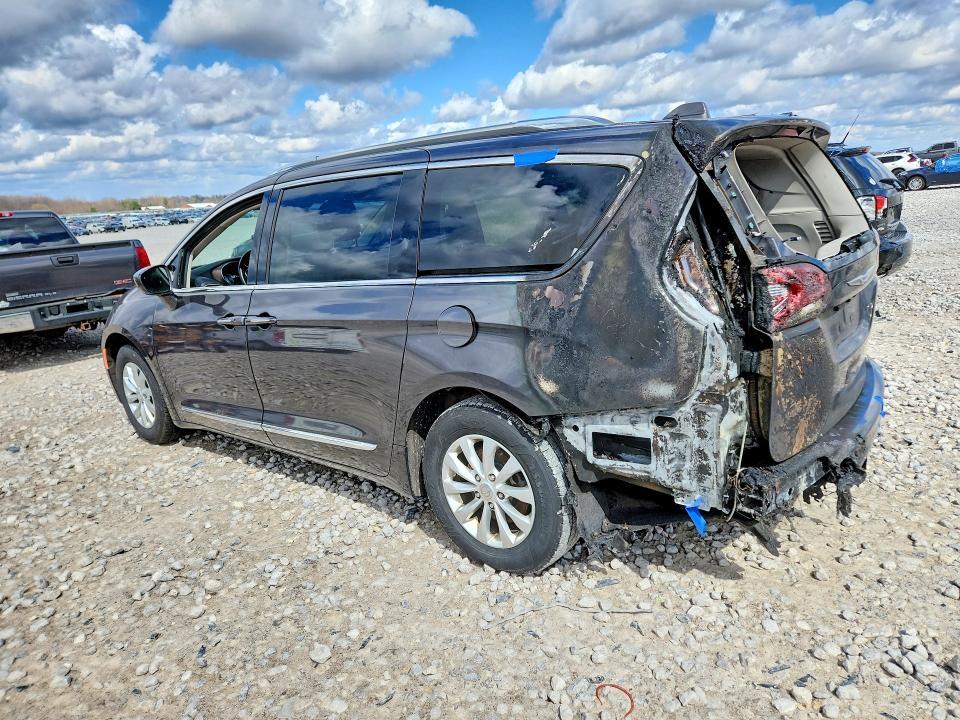 2019 Chrysler Pacifica Touring l