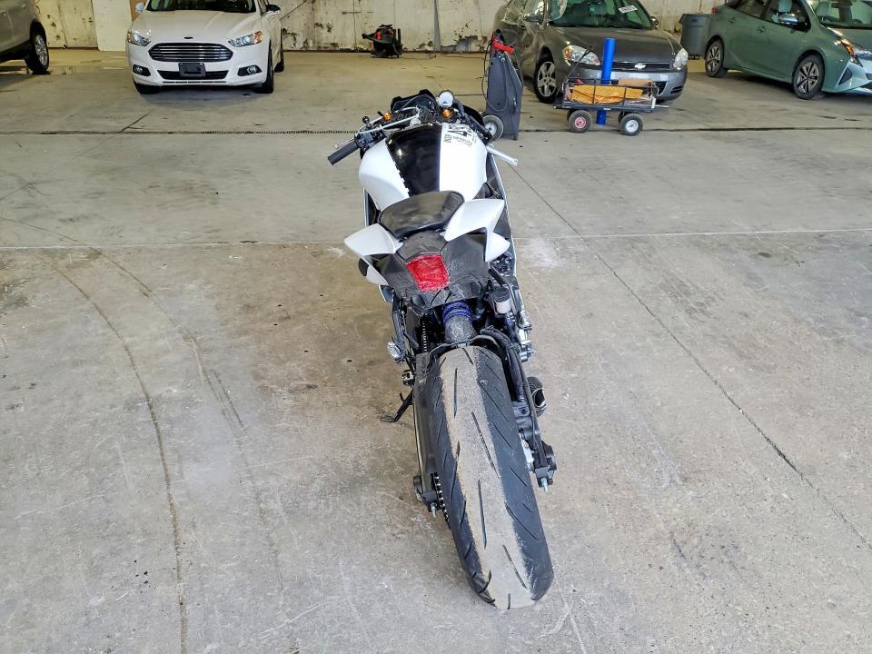 2025 Yamaha YZFR7