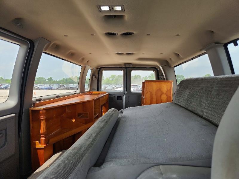2001 Ford Econoline E350 Super Duty Wagon