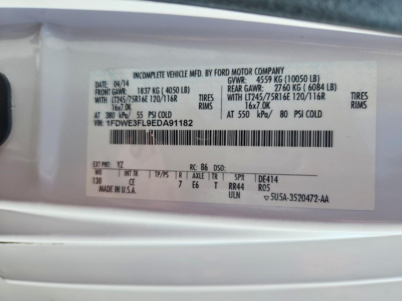 2014 Ford Econoline E350 Super Duty Cutaway Van