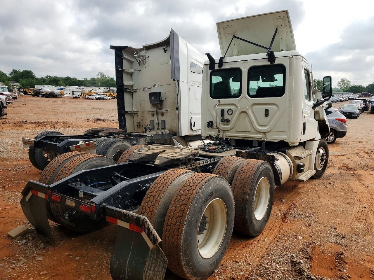 2023 Freigliner 2023 Freightliner Cascadia 126 Semi Truck