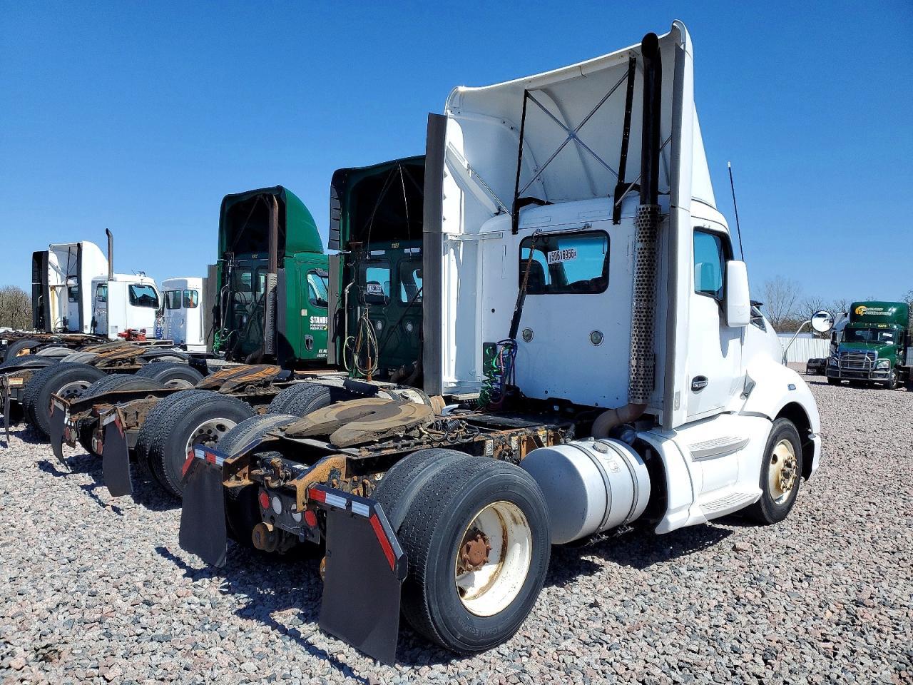 2014 Kenworth T680 Semi Truck