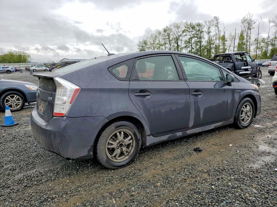 2010 Toyota Prius iii