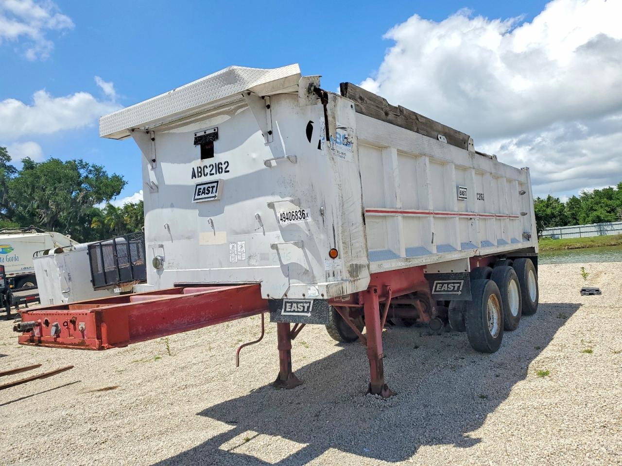 2004 East Manufacturing Heavy Duty Trucks