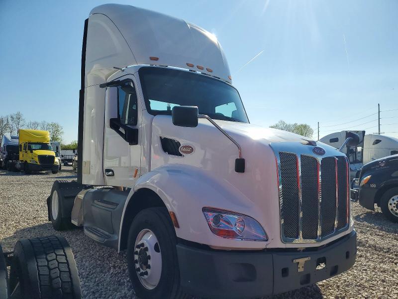 2019 Peterbilt 579 Semi Truck