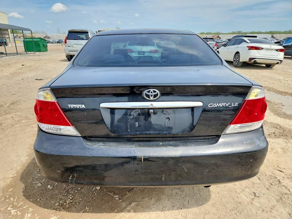 2005 Toyota Camry le