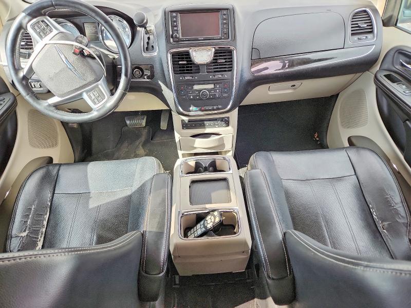 2013 Chrysler Town & Country Touring l