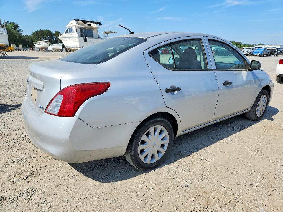 2013 Nissan Versa 1.6 s