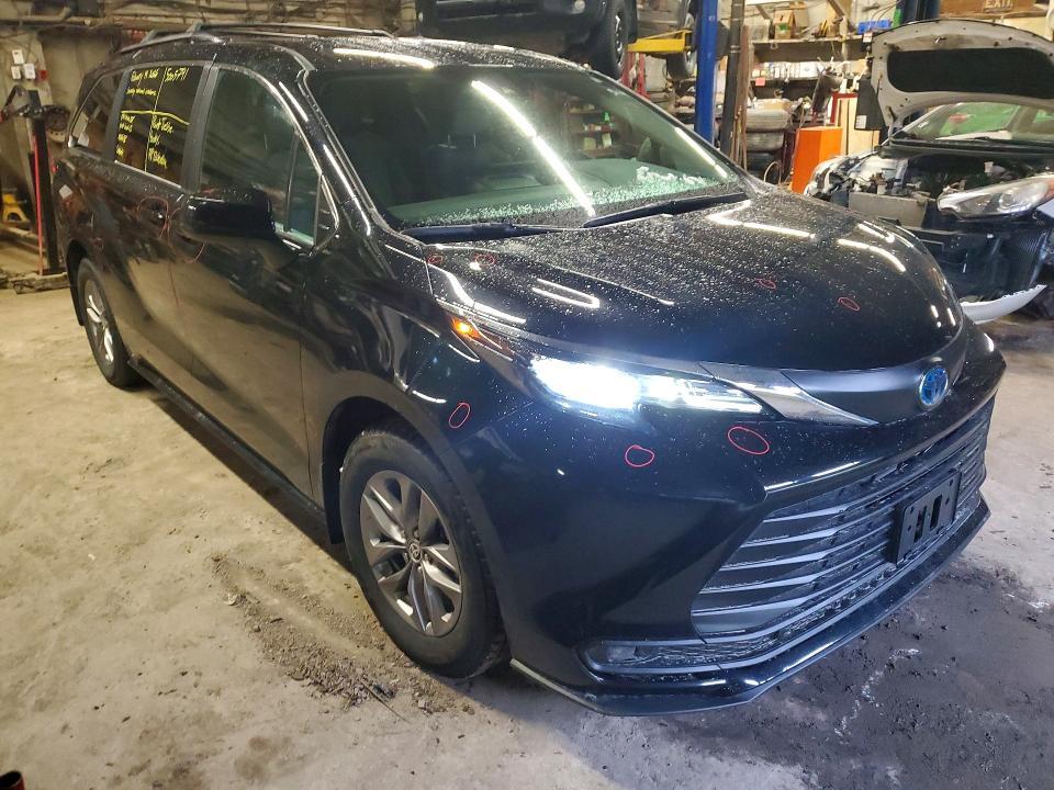 2025 Toyota Sienna le hev awd