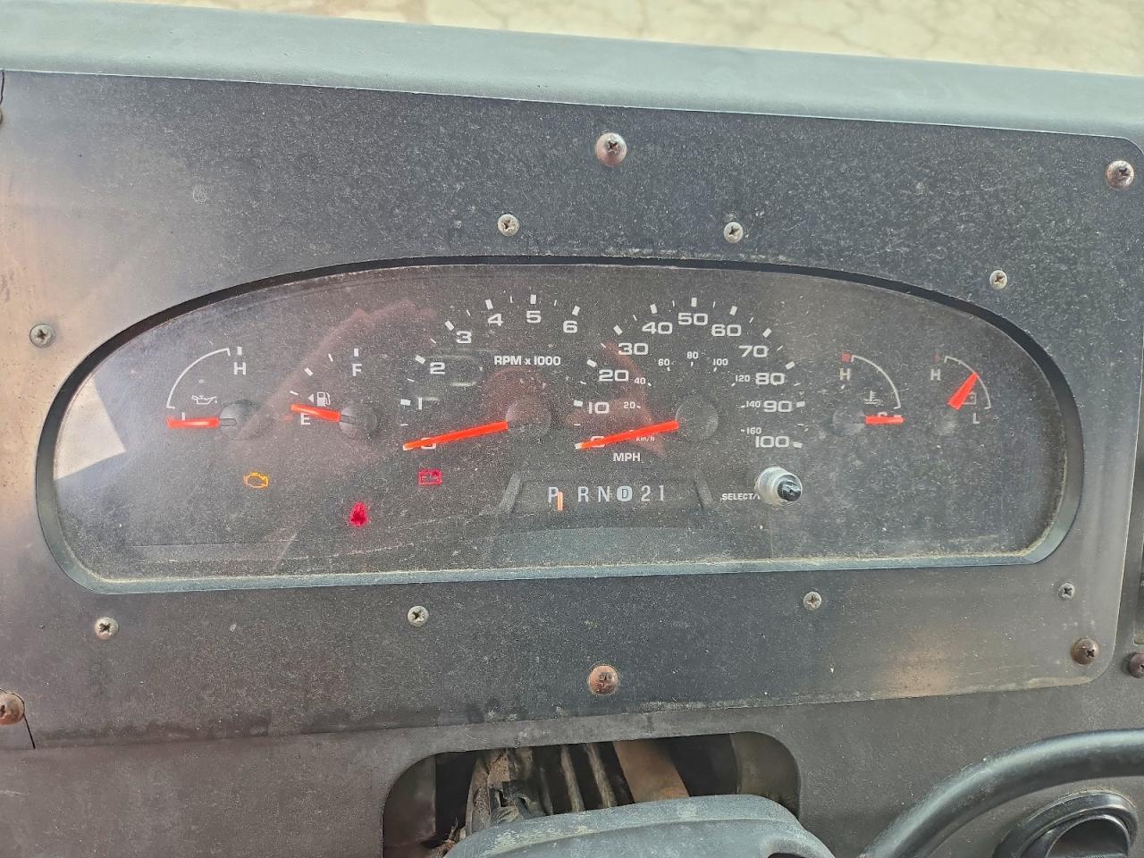 2004 Ford E350 Delivery Truck