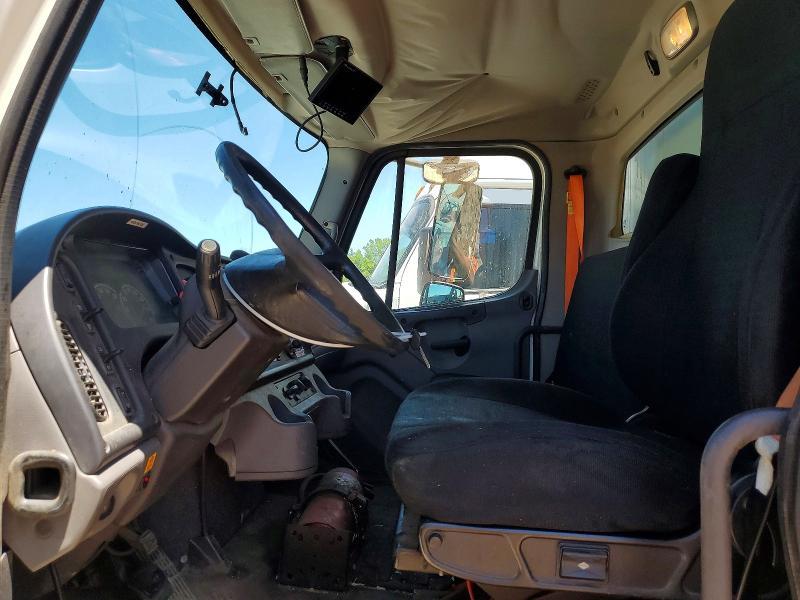 2017 Freightliner Business Class M2 BOX Truck