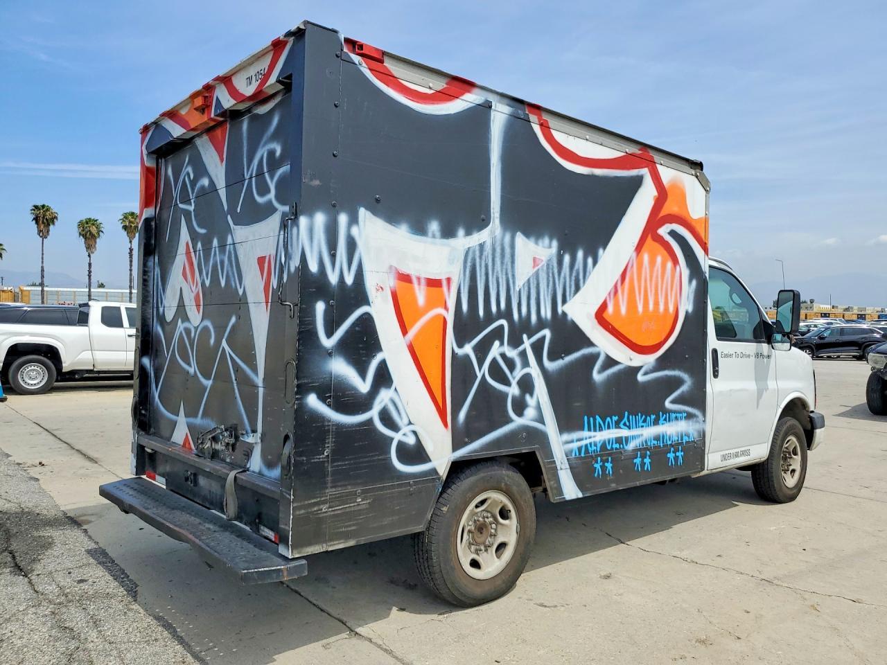2005 GMC Savana BOX Truck