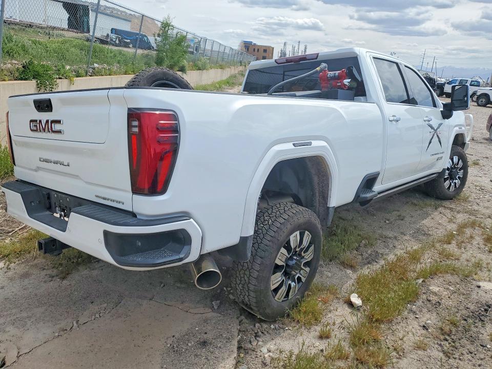 2025 GMC Sierra K3500 Denali