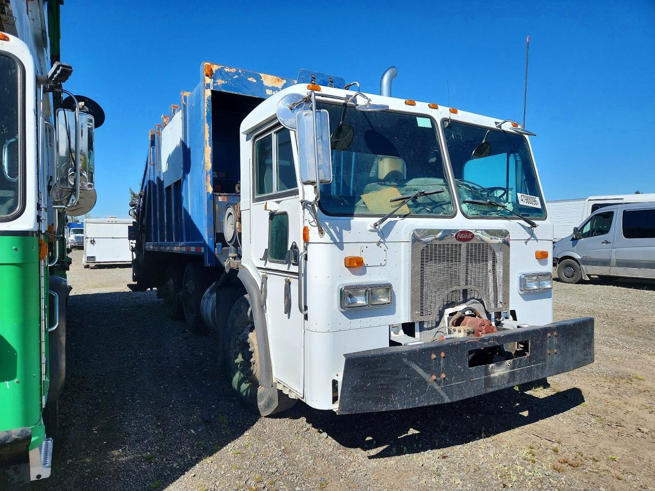 2001 Peterbilt 320