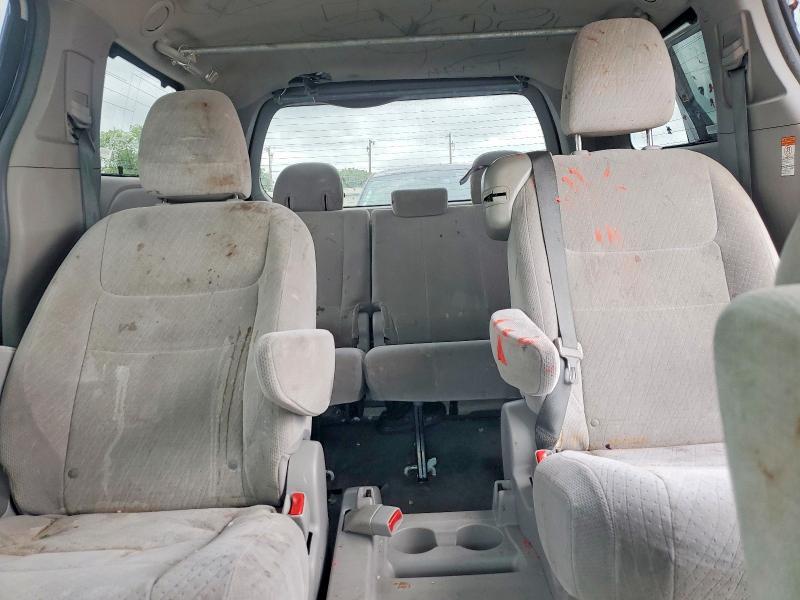 2016 Toyota Sienna le 8-passenger