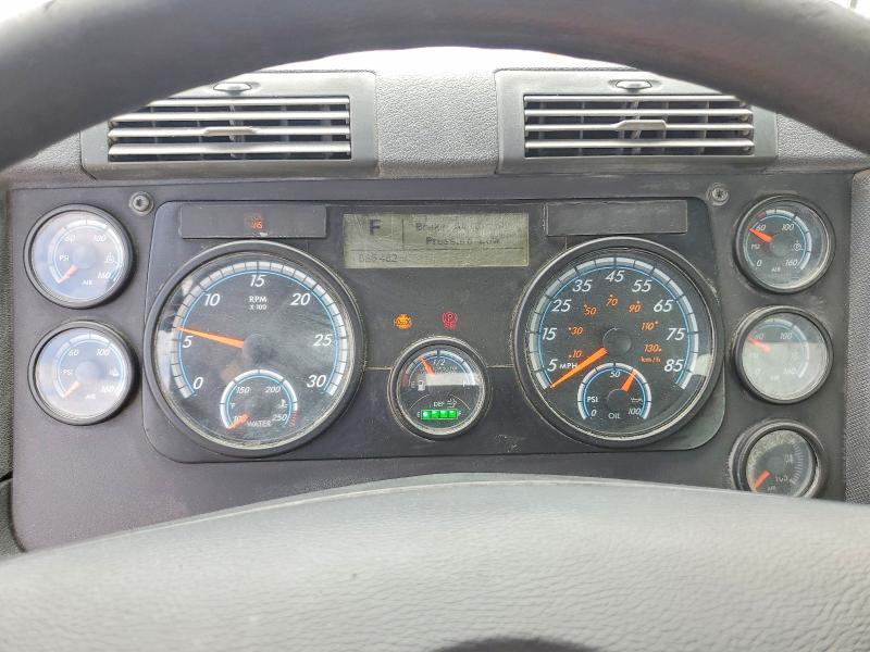 2019 Freightliner Cascadia 113 Semi Truck