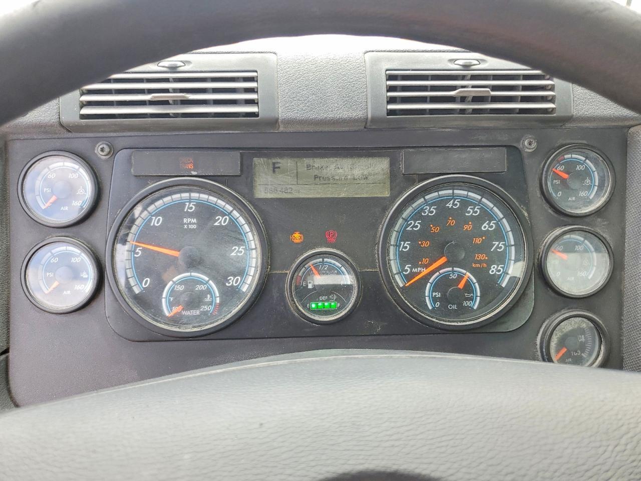 2019 Freightliner Cascadia 113 Semi Truck