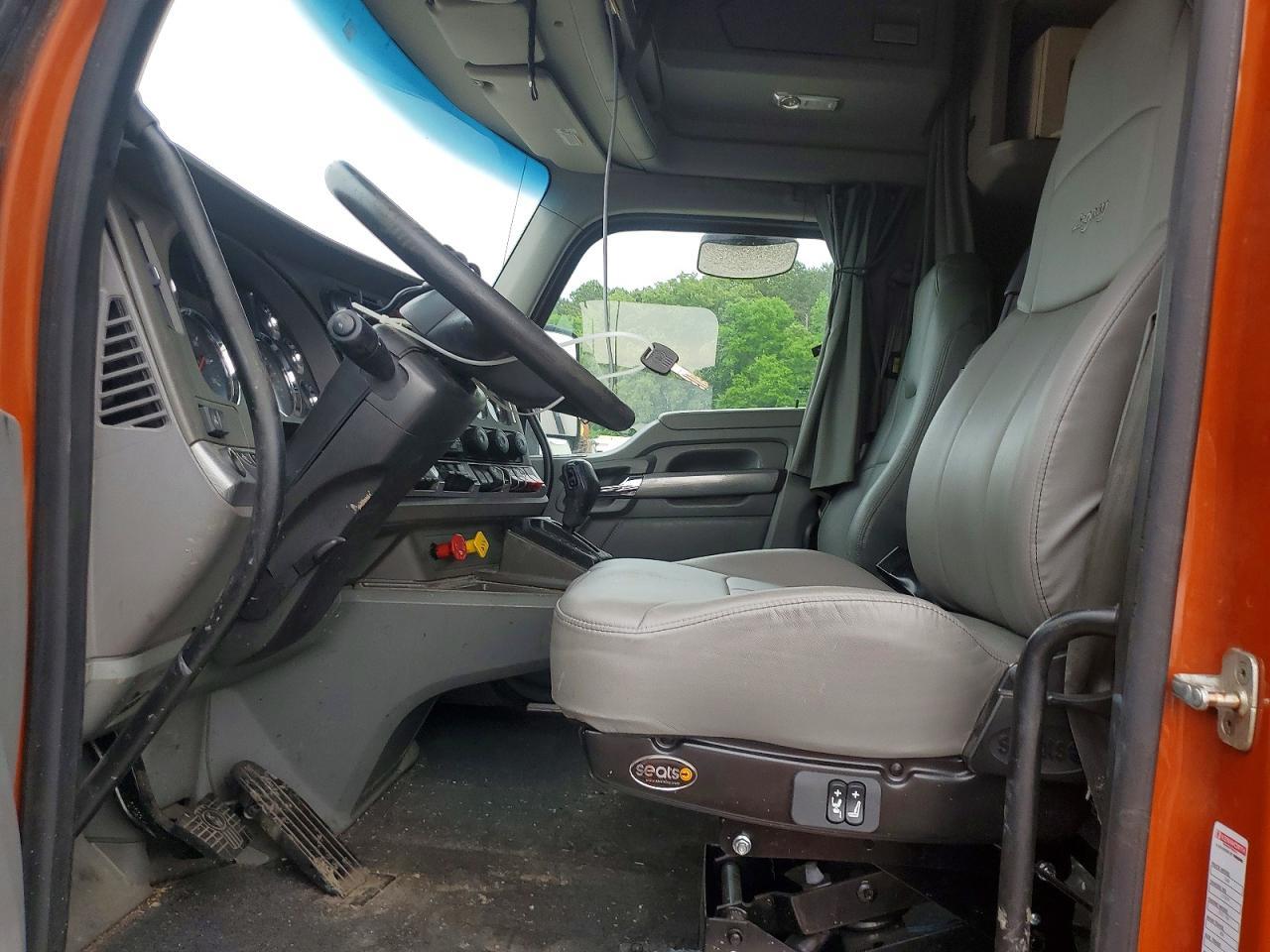 2017 Kenworth T680 Semi Truck