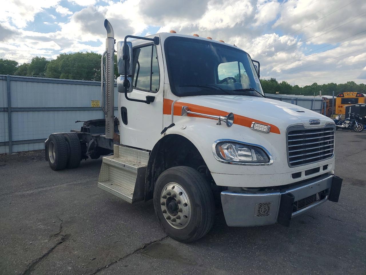 2016 Freigliner 2016 Freightliner Business Class M2 Semi Truck