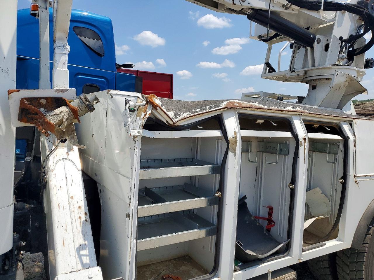 2025 Freigliner 2025 Freightliner Business Class M2 Digger Derrick